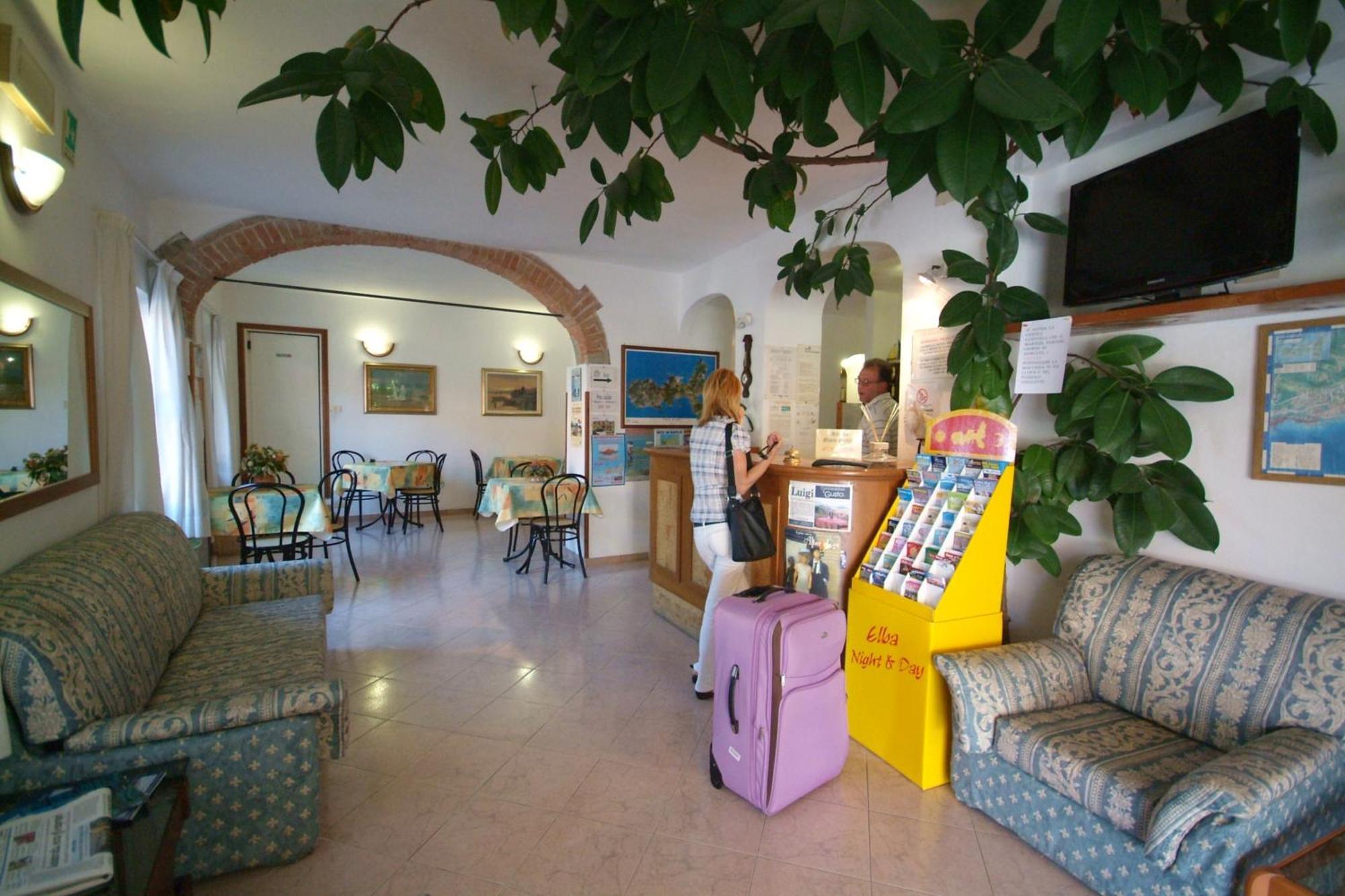 Hotel Anselmi มาร์ชานา มารีนา ภายนอก รูปภาพ