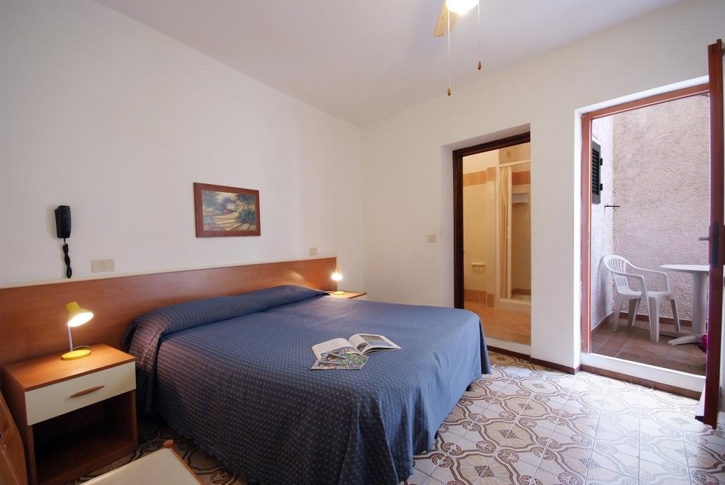 Hotel Anselmi มาร์ชานา มารีนา ภายนอก รูปภาพ